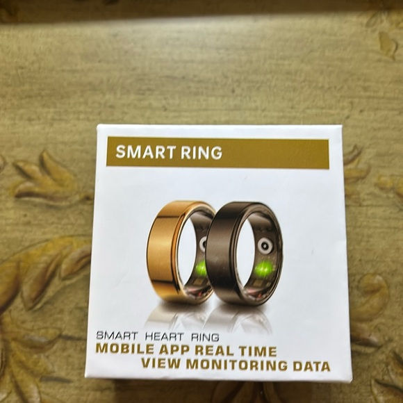 Smart ring that has an app with attachment to charge. Brand new - Picture 1 of 5